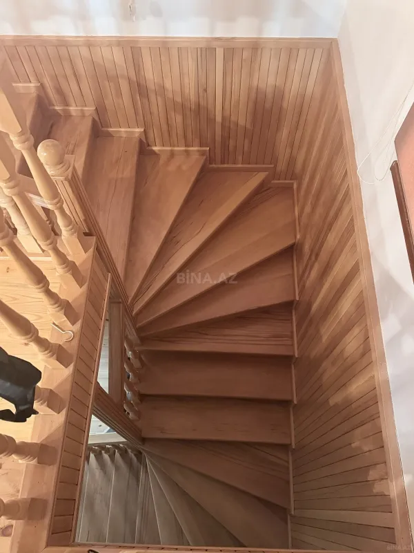 Satılır 5 otaqlı həyət evi 269 m²