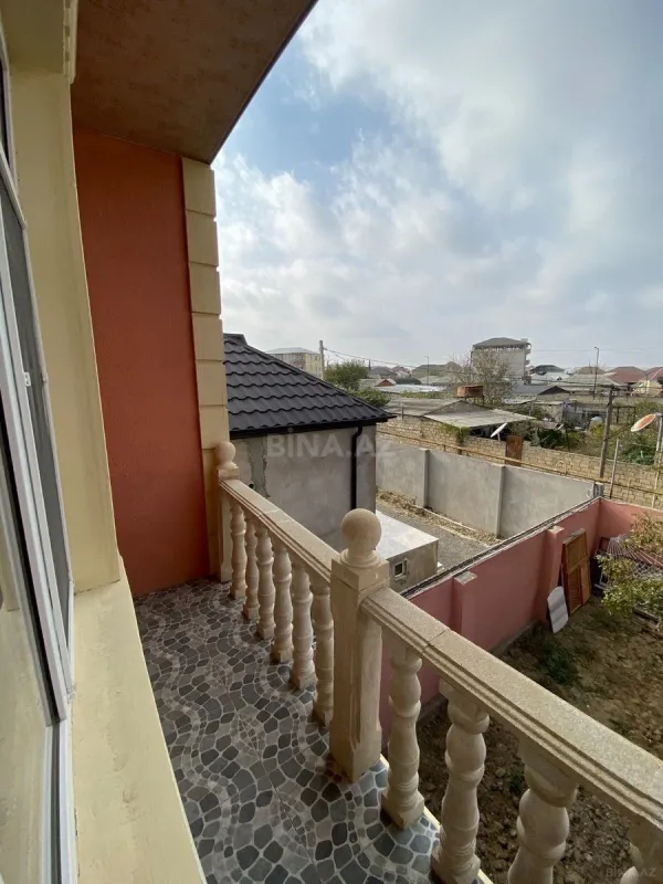 Satılır 4 otaqlı həyət evi 135 m²