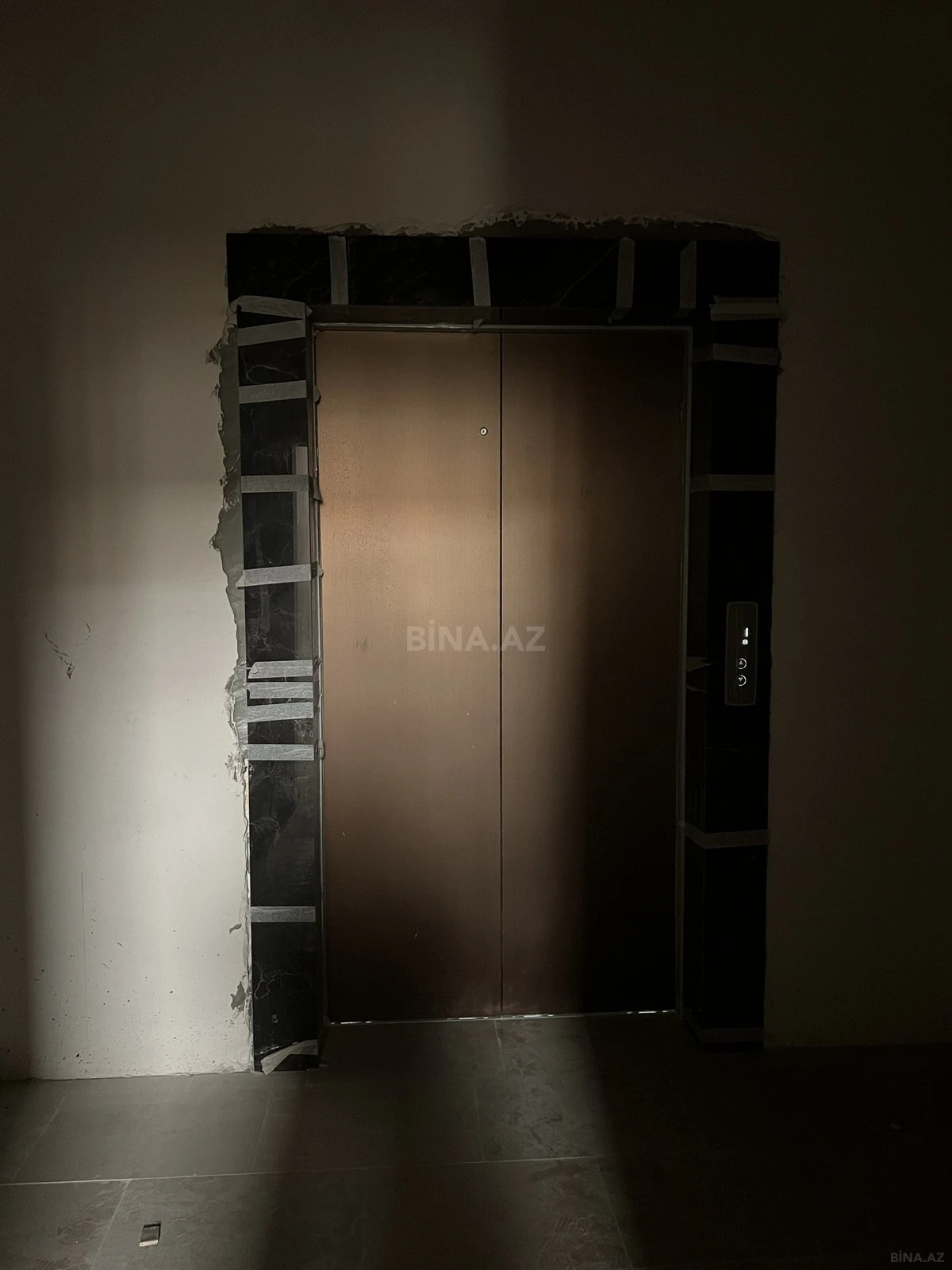 Satılır 4 otaqlı mənzil 136 m²