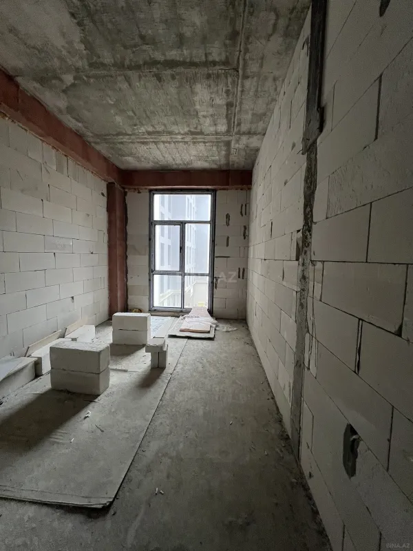 Satılır 4 otaqlı mənzil 136 m²