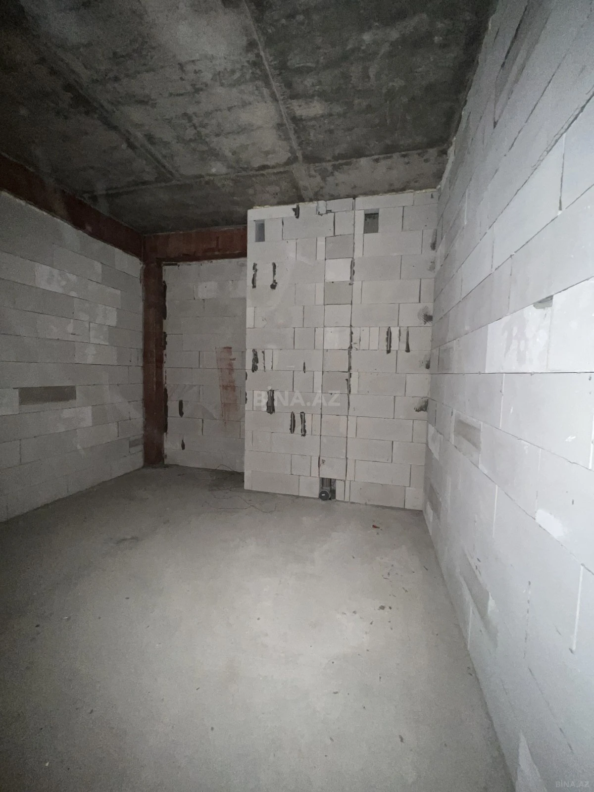 Satılır 4 otaqlı mənzil 136 m²