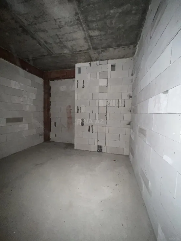 Satılır 4 otaqlı mənzil 136 m²