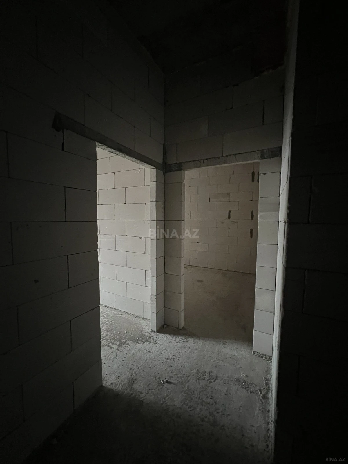 Satılır 4 otaqlı mənzil 136 m²