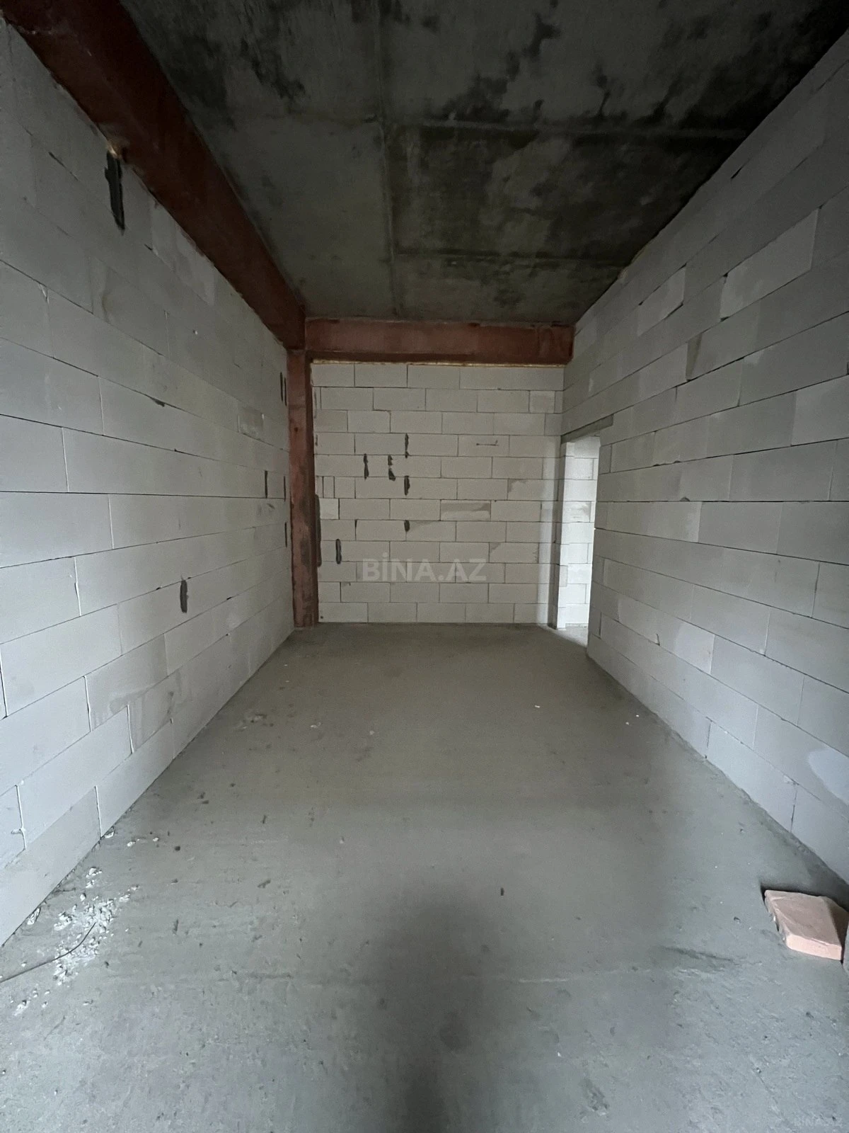 Satılır 4 otaqlı mənzil 136 m²