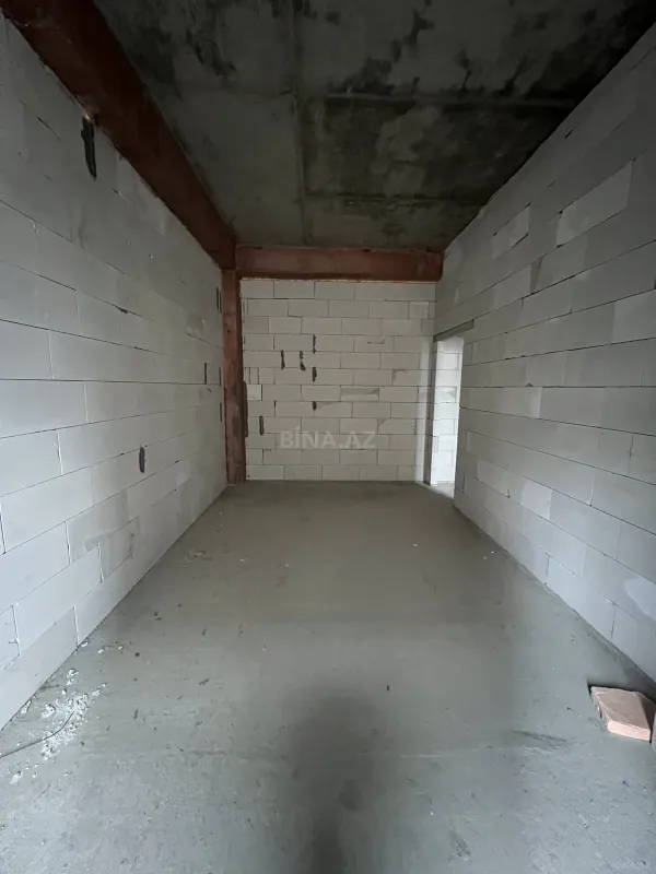 Satılır 4 otaqlı mənzil 136 m²