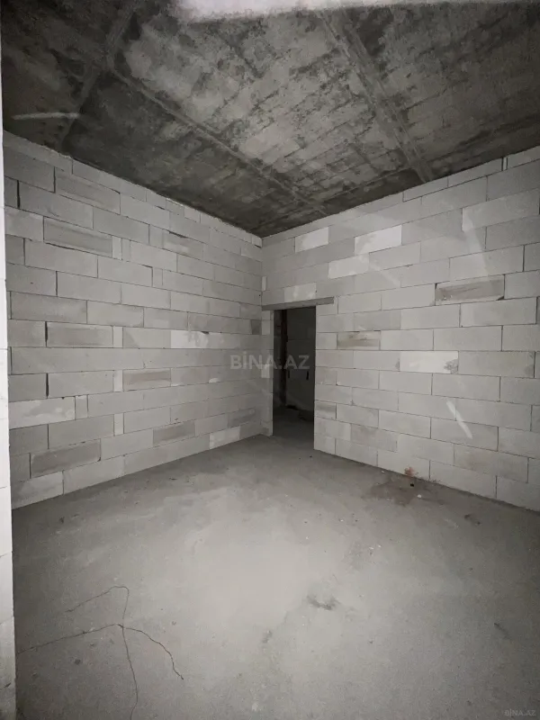 Satılır 4 otaqlı mənzil 136 m²