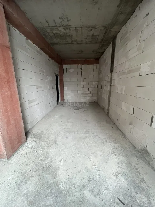 Satılır 4 otaqlı mənzil 136 m²