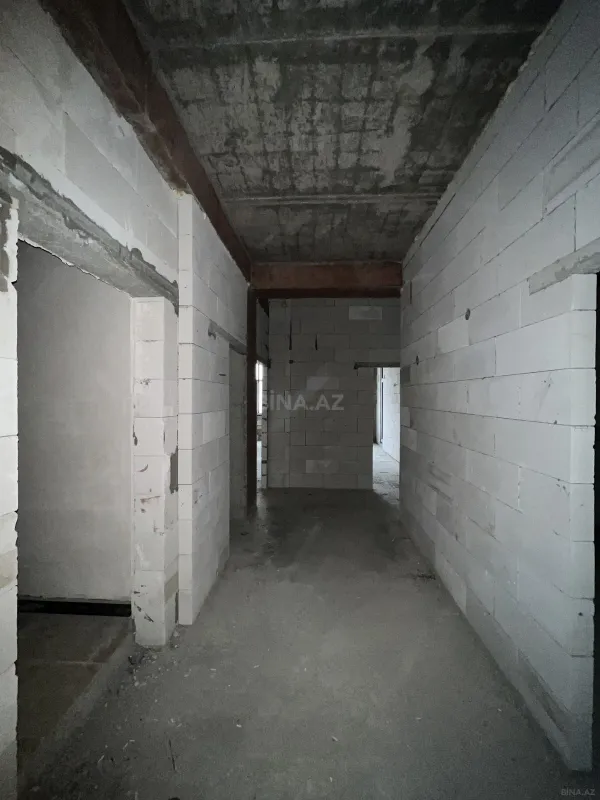 Satılır 4 otaqlı mənzil 136 m²