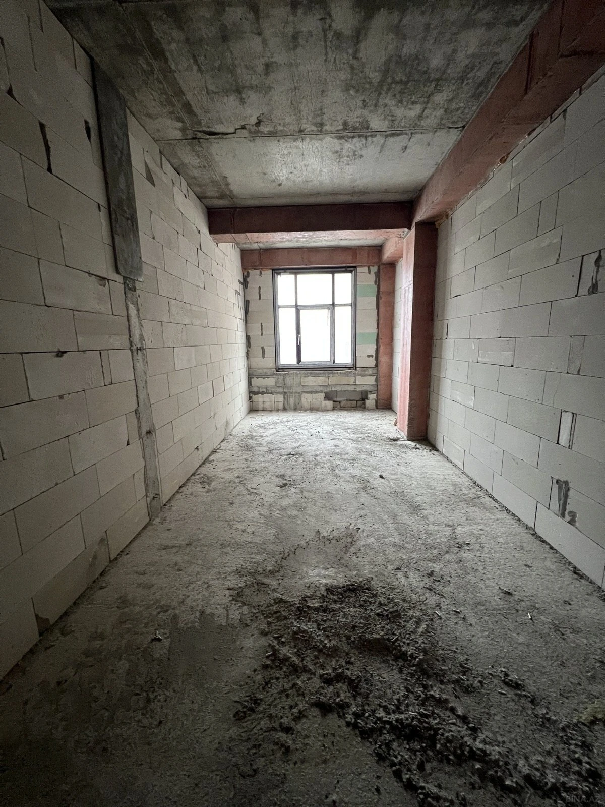 Satılır 4 otaqlı mənzil 136 m²