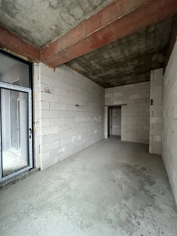 Satılır 4 otaqlı mənzil 136 m²
