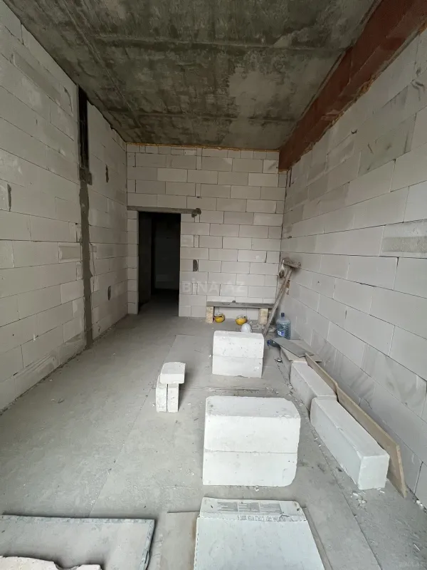 Satılır 4 otaqlı mənzil 136 m²