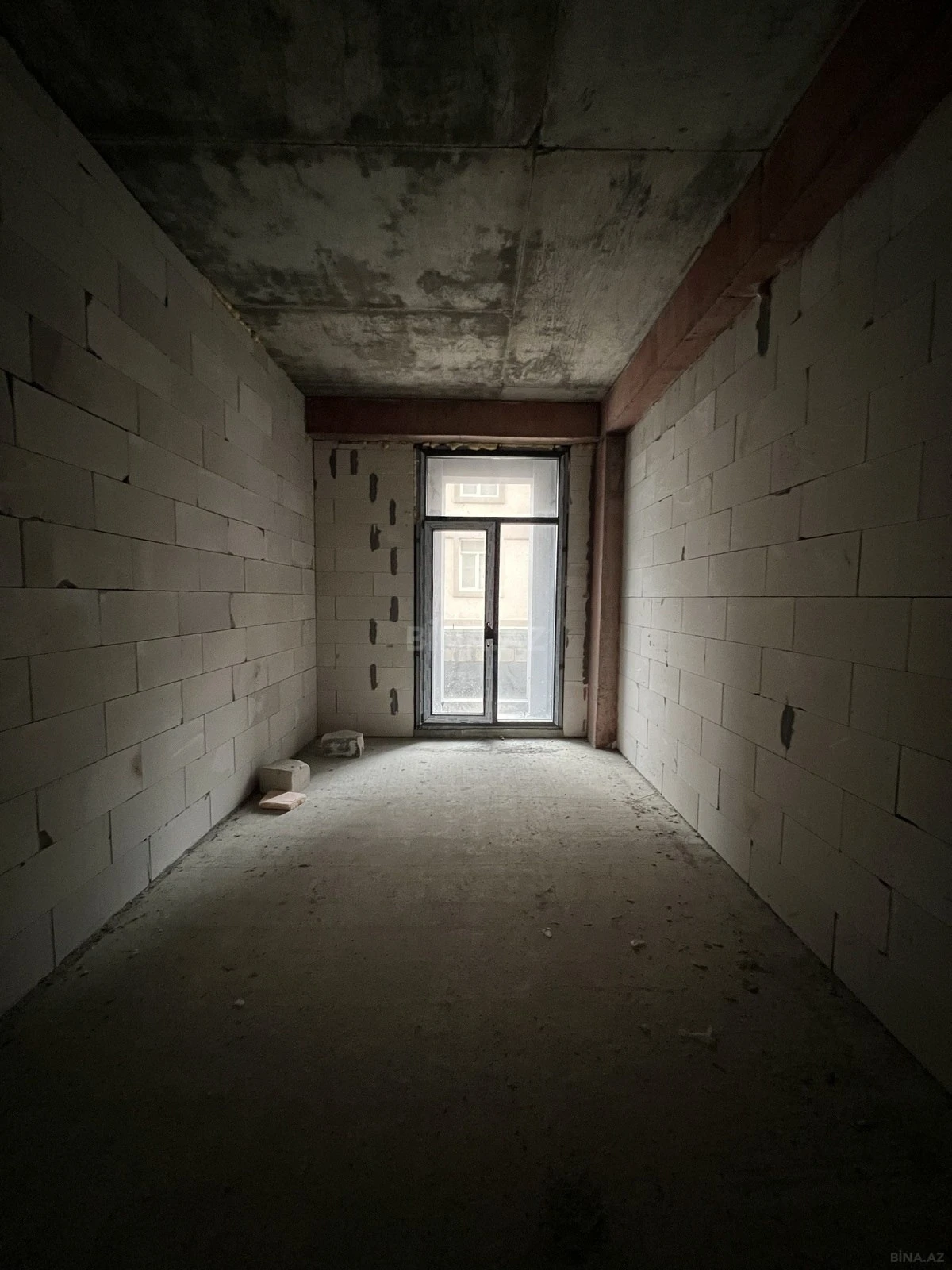 Satılır 4 otaqlı mənzil 136 m²