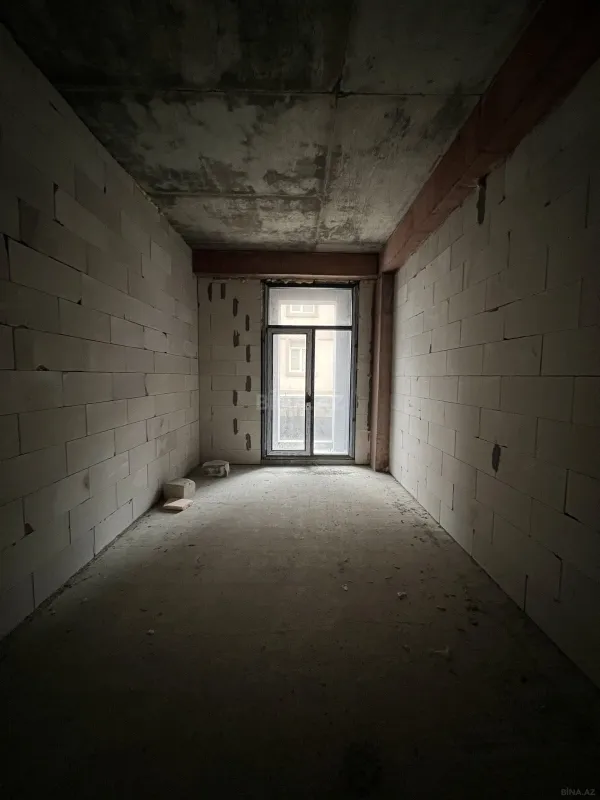 Satılır 4 otaqlı mənzil 136 m²