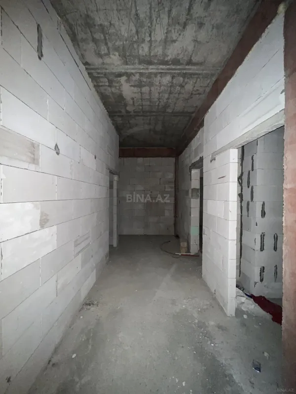 Satılır 4 otaqlı mənzil 136 m²