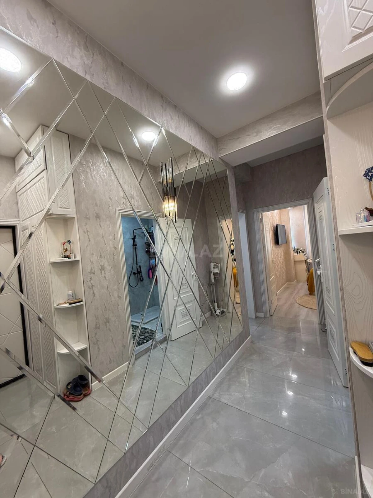 Satılır 2 otaqlı mənzil 62 m²