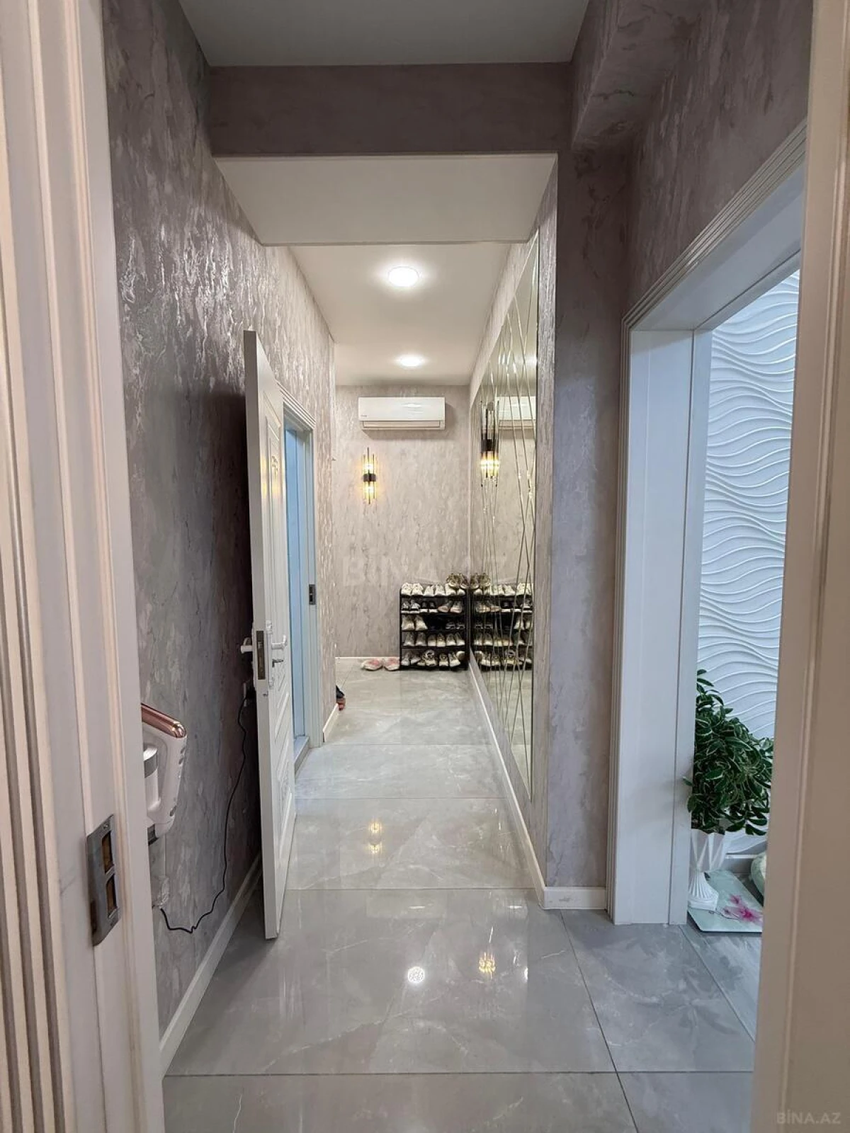 Satılır 2 otaqlı mənzil 62 m²