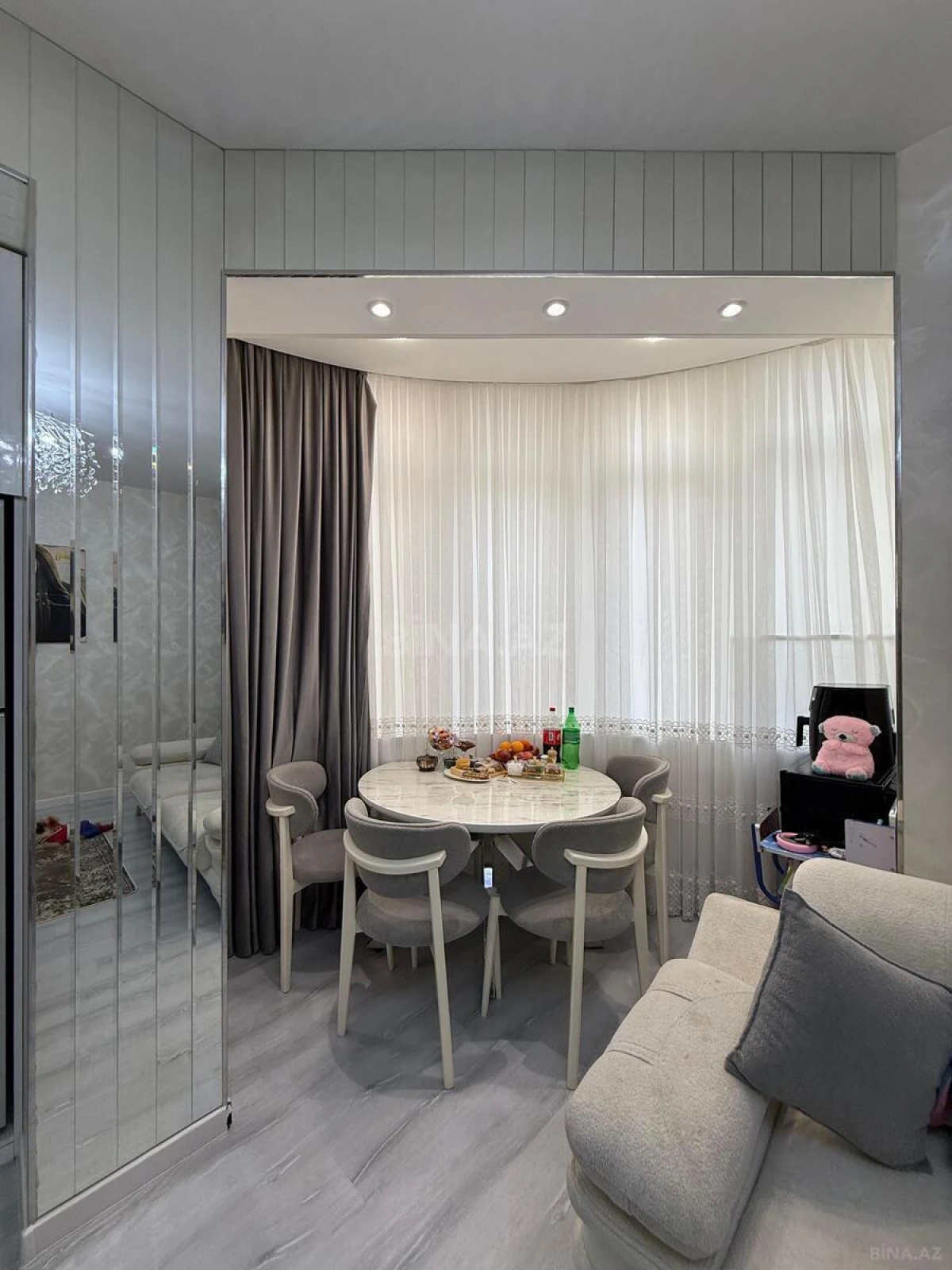 Satılır 2 otaqlı mənzil 62 m²