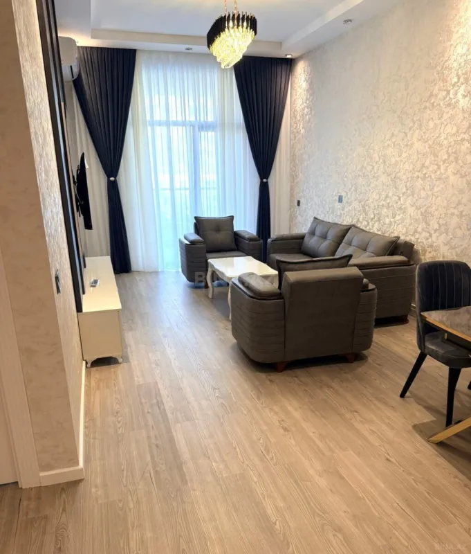 Kirayə verilir 2 otaqlı mənzil 66 m²