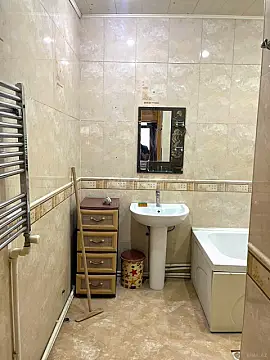 Satılır 3 otaqlı mənzil 138 m²