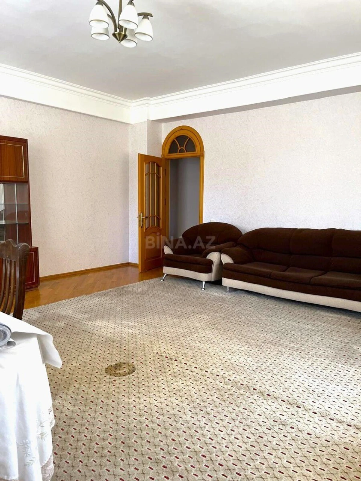 Satılır 3 otaqlı mənzil 138 m²