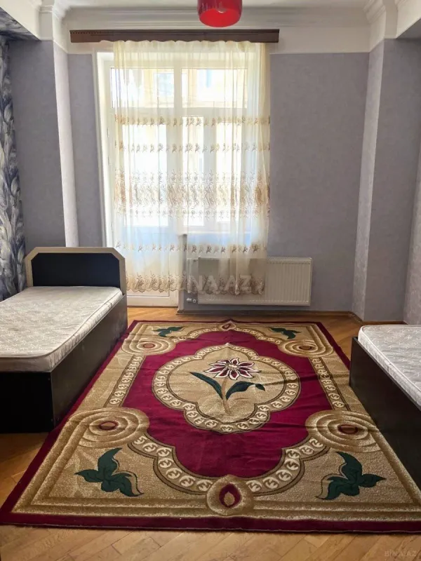 Satılır 3 otaqlı mənzil 138 m²