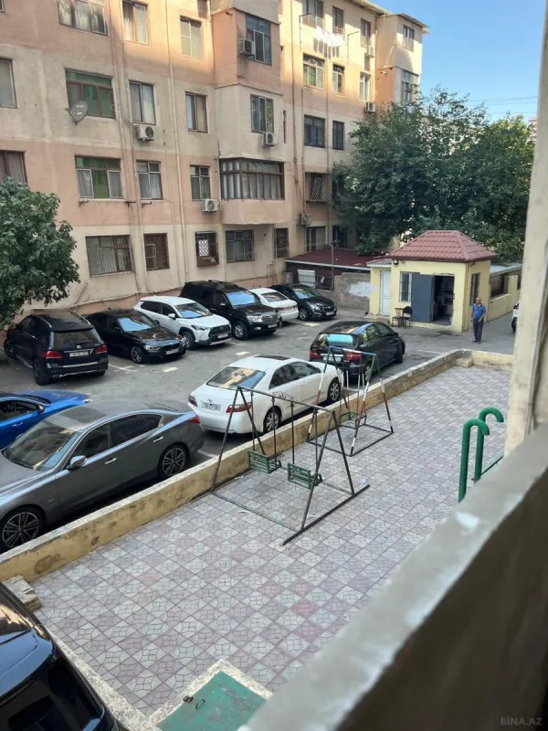 Satılır 3 otaqlı mənzil 138 m²