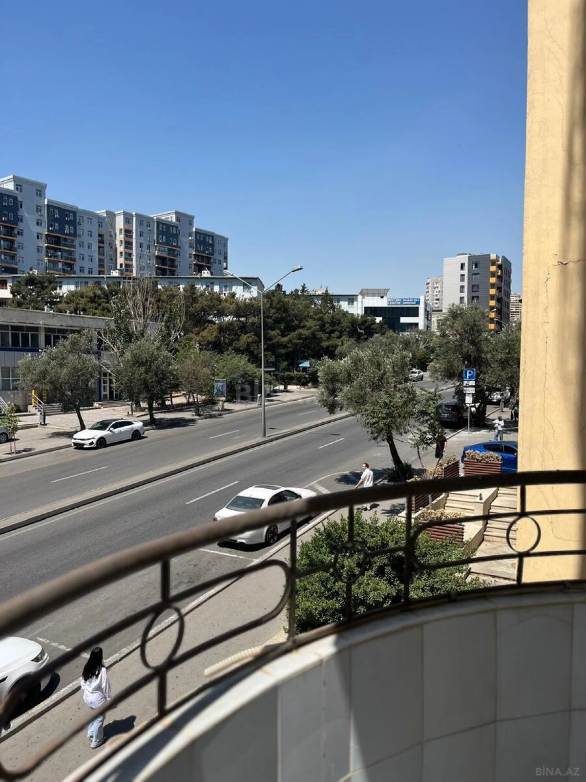 Satılır 3 otaqlı mənzil 138 m²