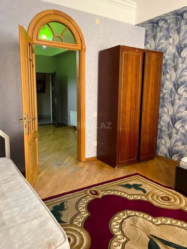 Satılır 3 otaqlı mənzil 138 m²