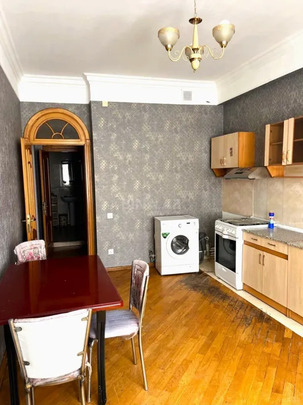 Satılır 3 otaqlı mənzil 138 m²