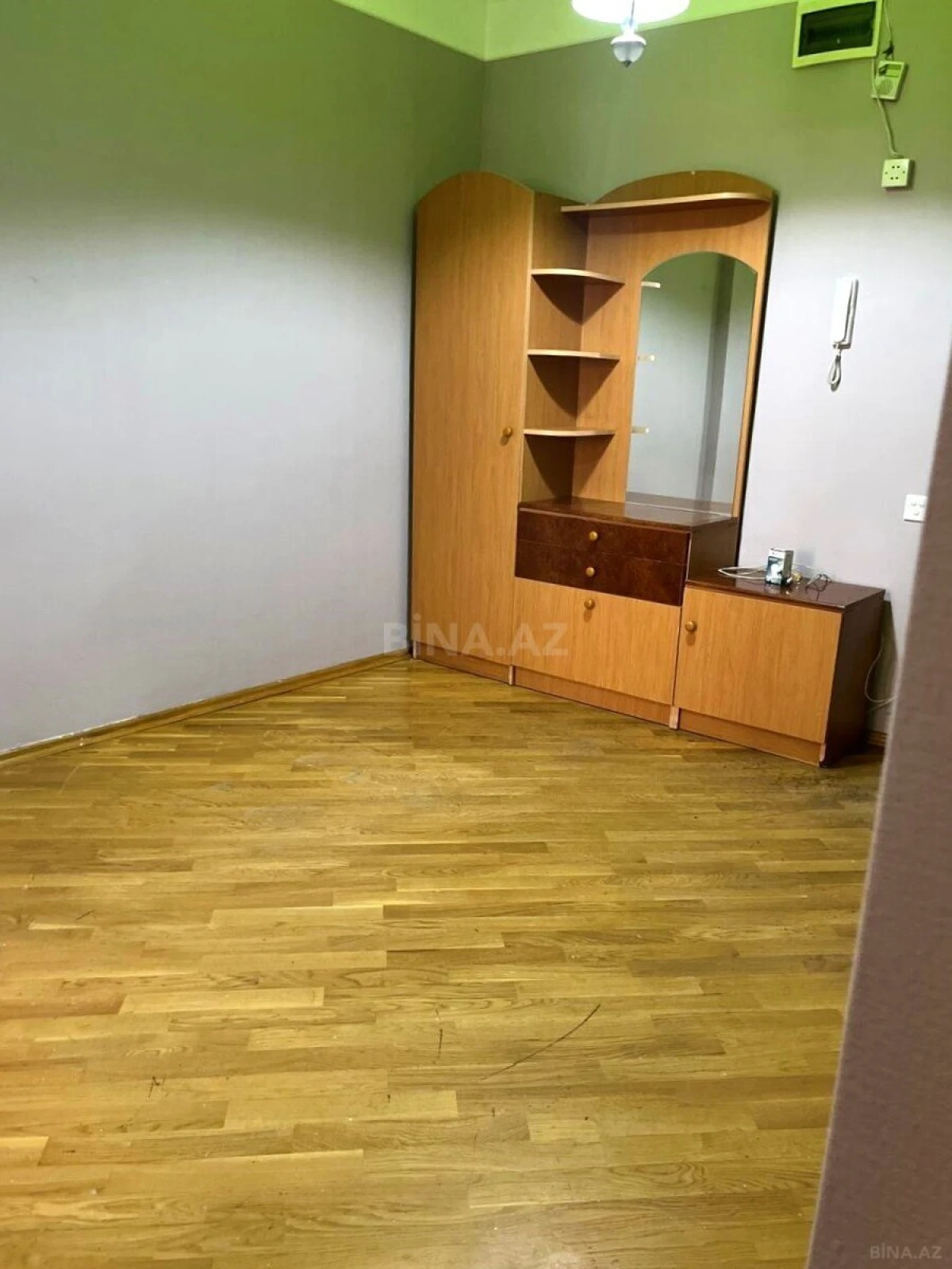 Satılır 3 otaqlı mənzil 138 m²