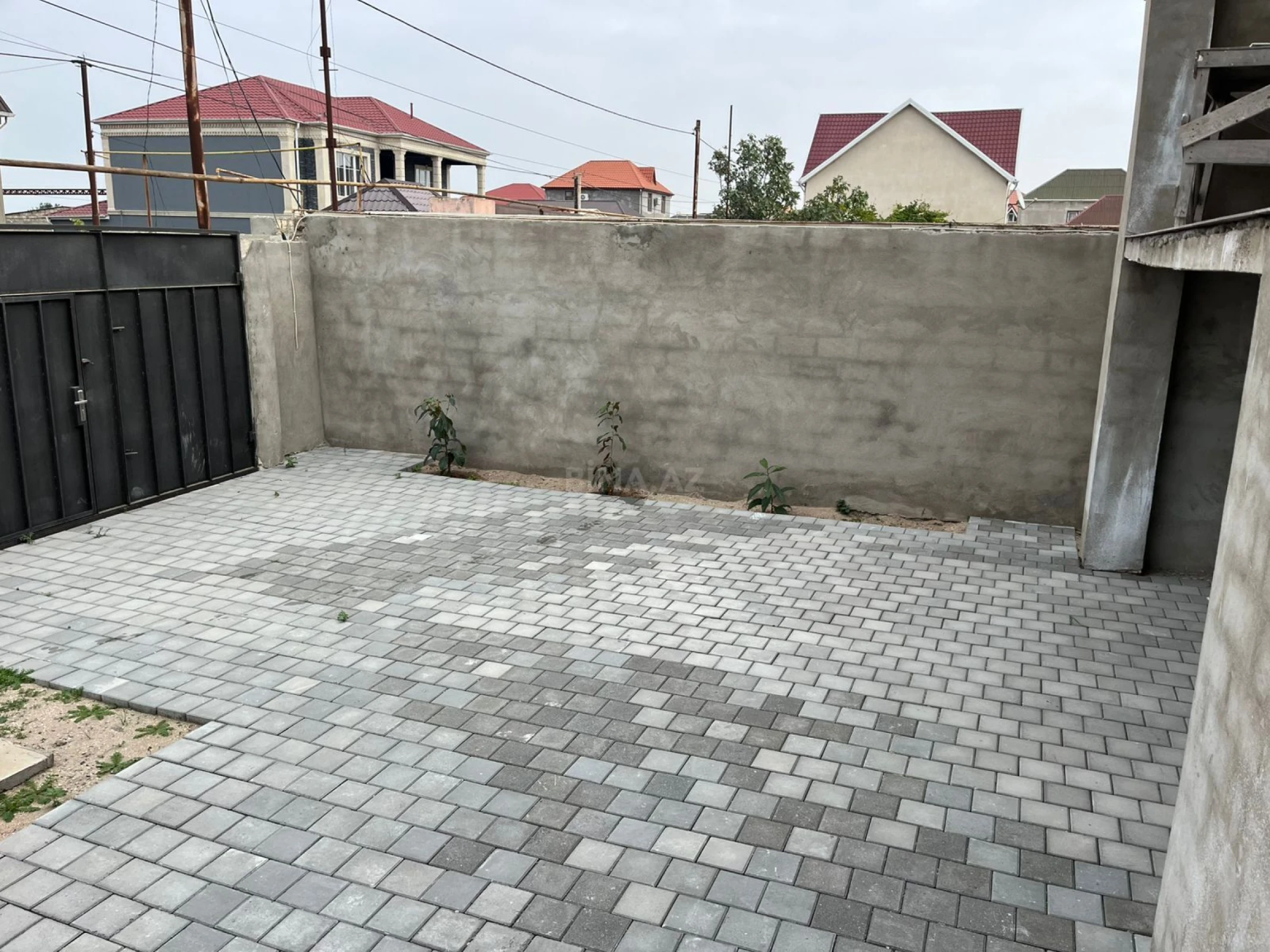Satılır 4 otaqlı həyət evi 175 m²