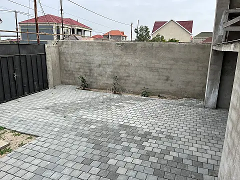 Satılır 4 otaqlı həyət evi 175 m²