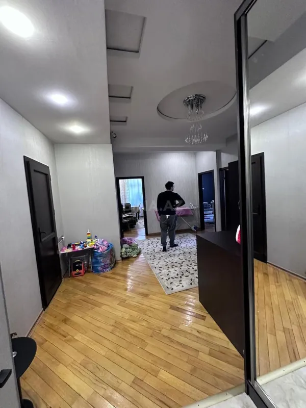 Satılır 2 otaqlı mənzil 94 m²