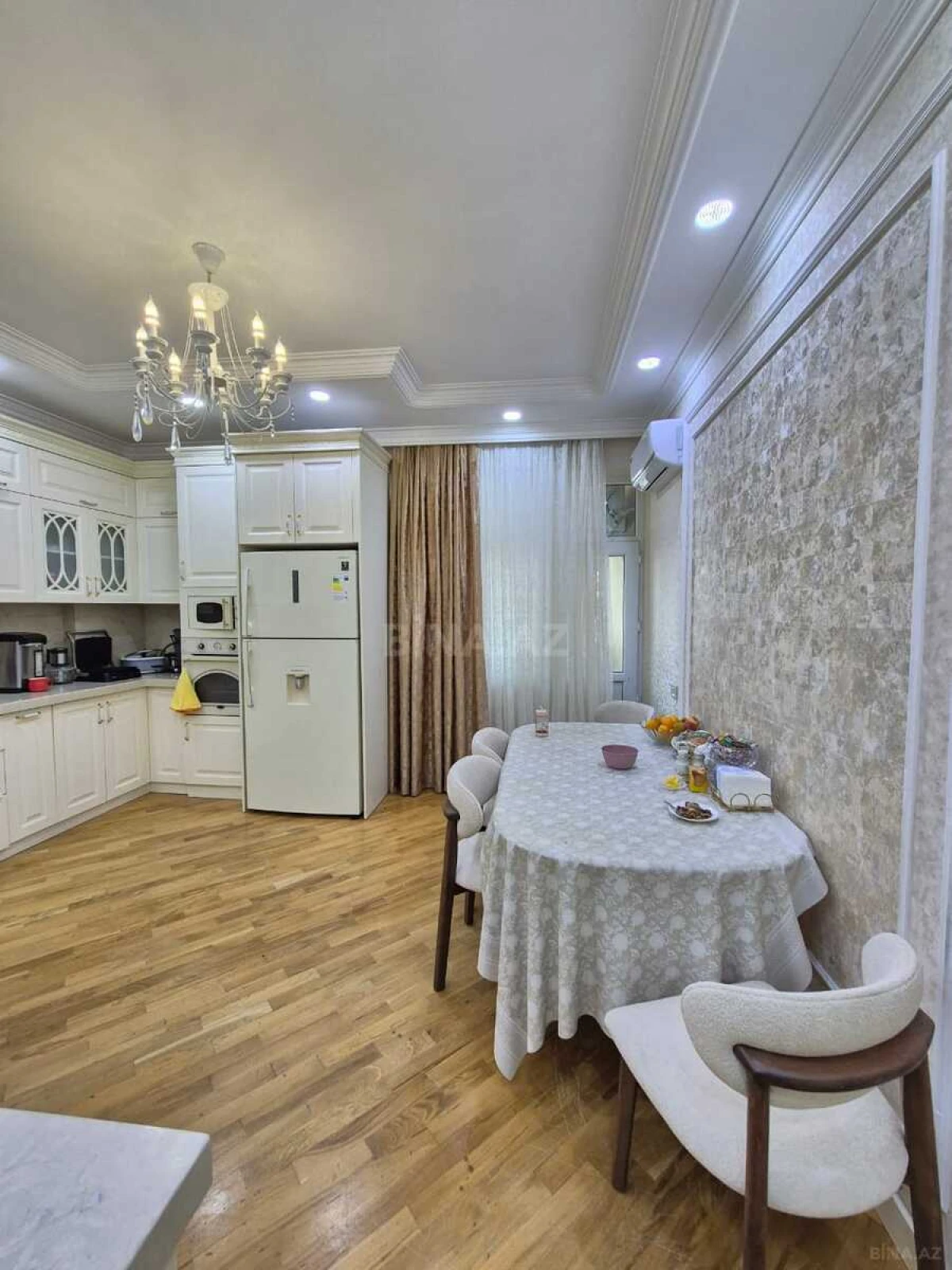 Satılır 3 otaqlı mənzil 145 m²