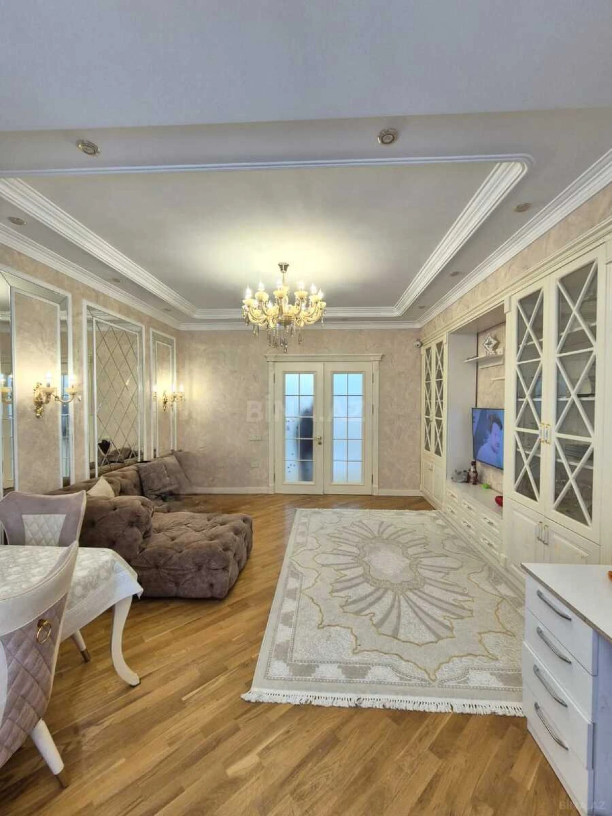Satılır 3 otaqlı mənzil 145 m²
