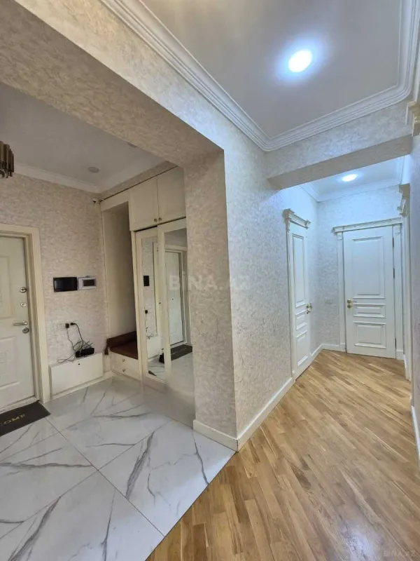 Satılır 3 otaqlı mənzil 145 m²