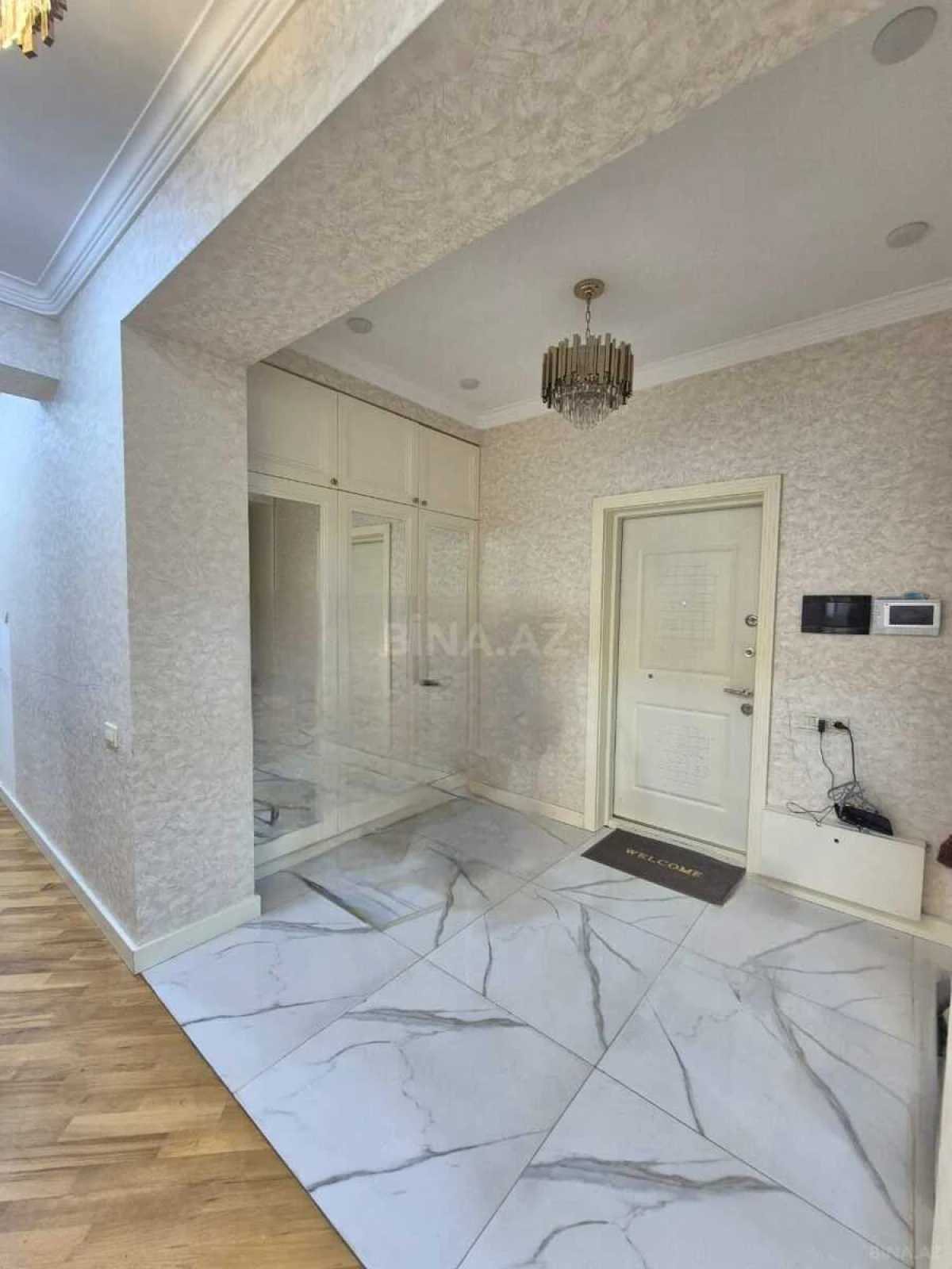 Satılır 3 otaqlı mənzil 145 m²