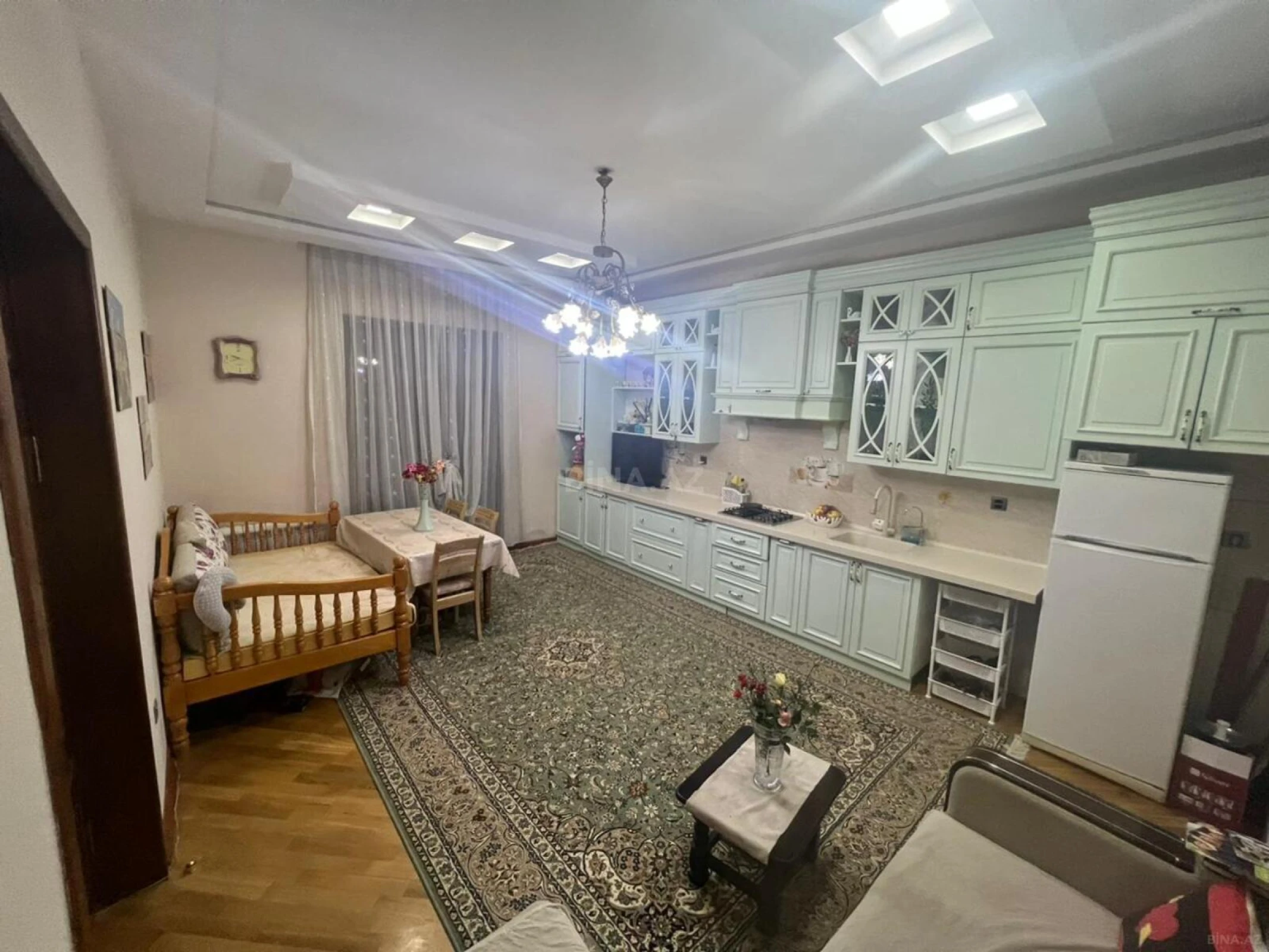 Satılır 7 otaqlı həyət evi 350 m²