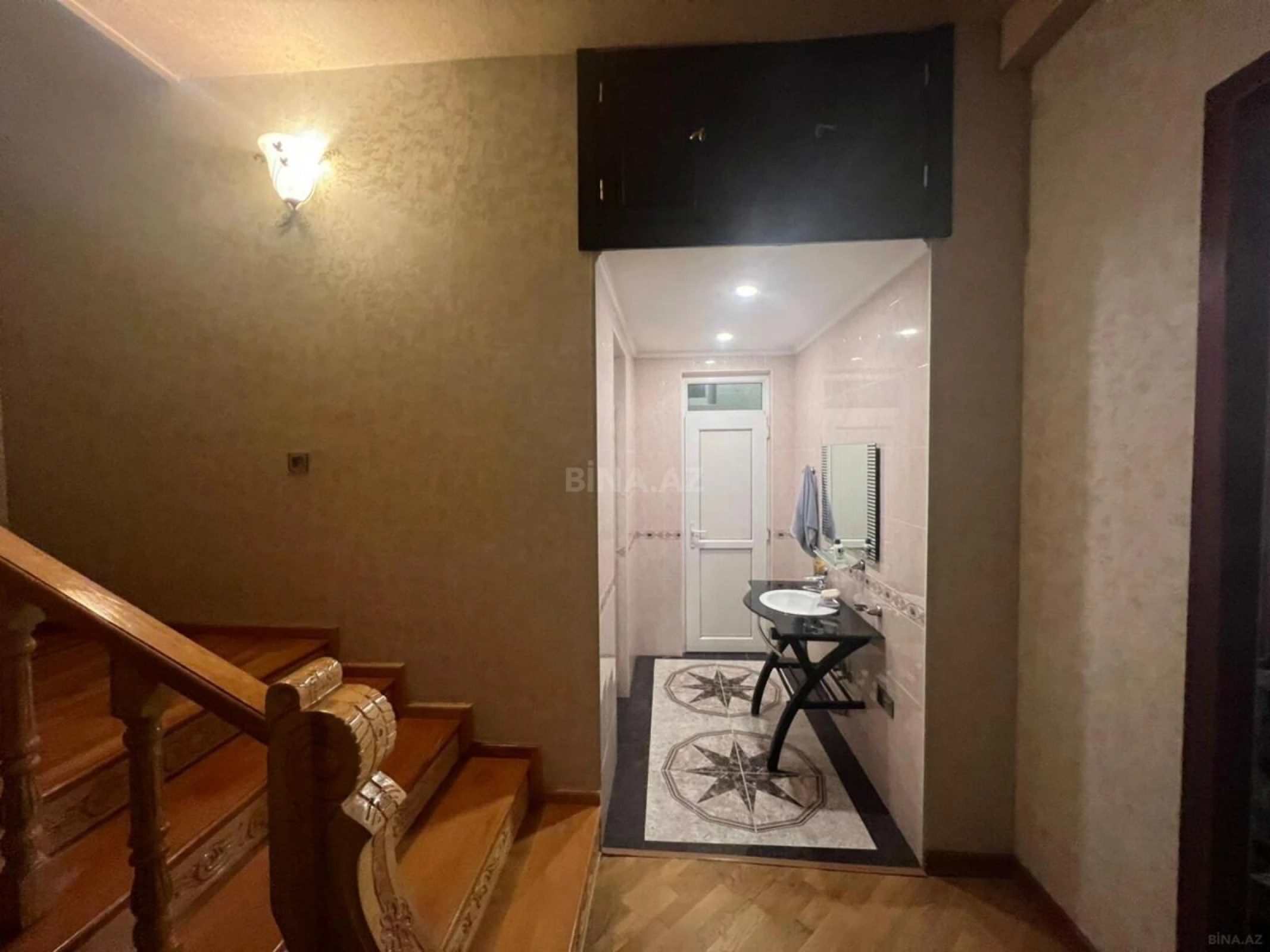 Satılır 7 otaqlı həyət evi 350 m²