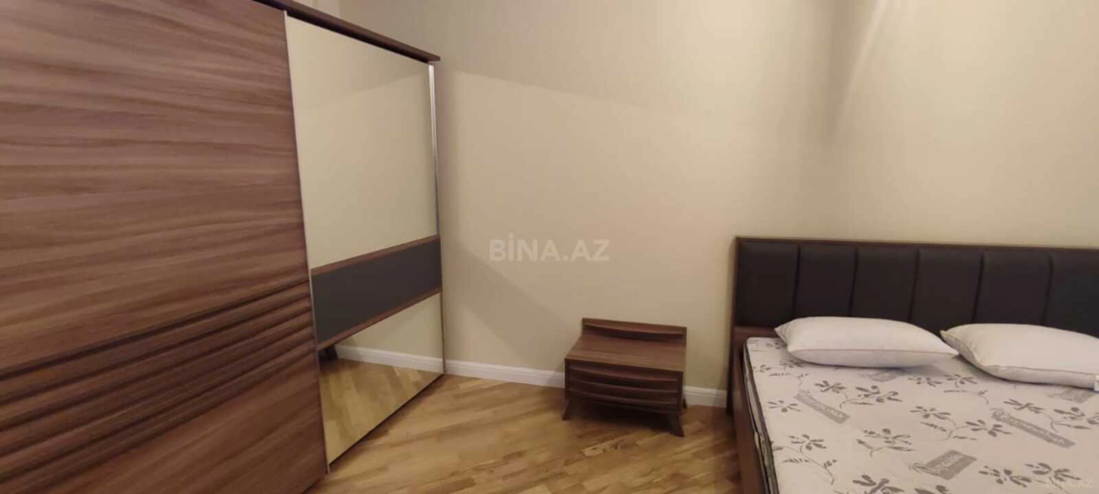 Kirayə verilir 2 otaqlı mənzil 87 m²
