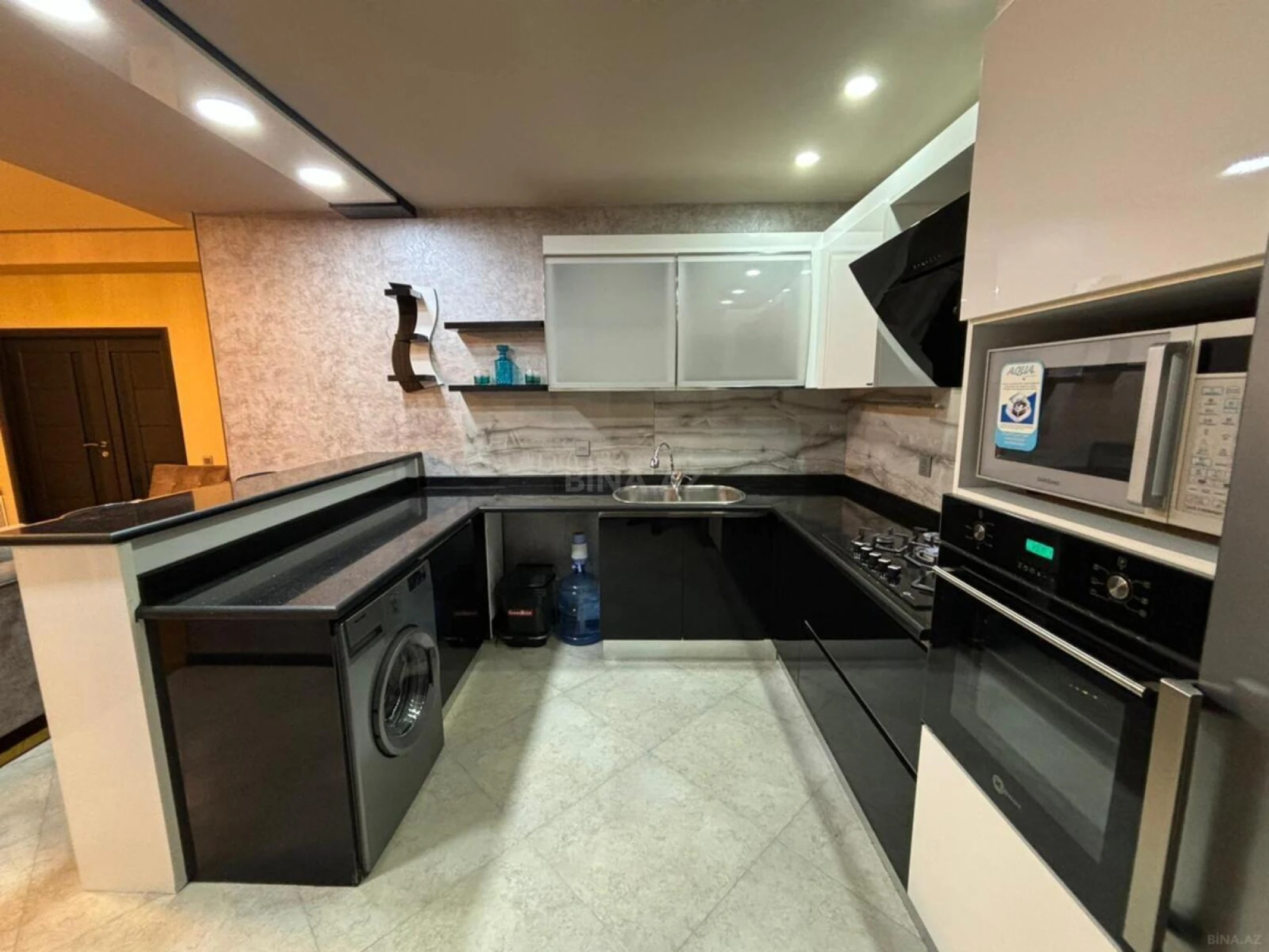 Kirayə verilir 3 otaqlı mənzil 119 m²