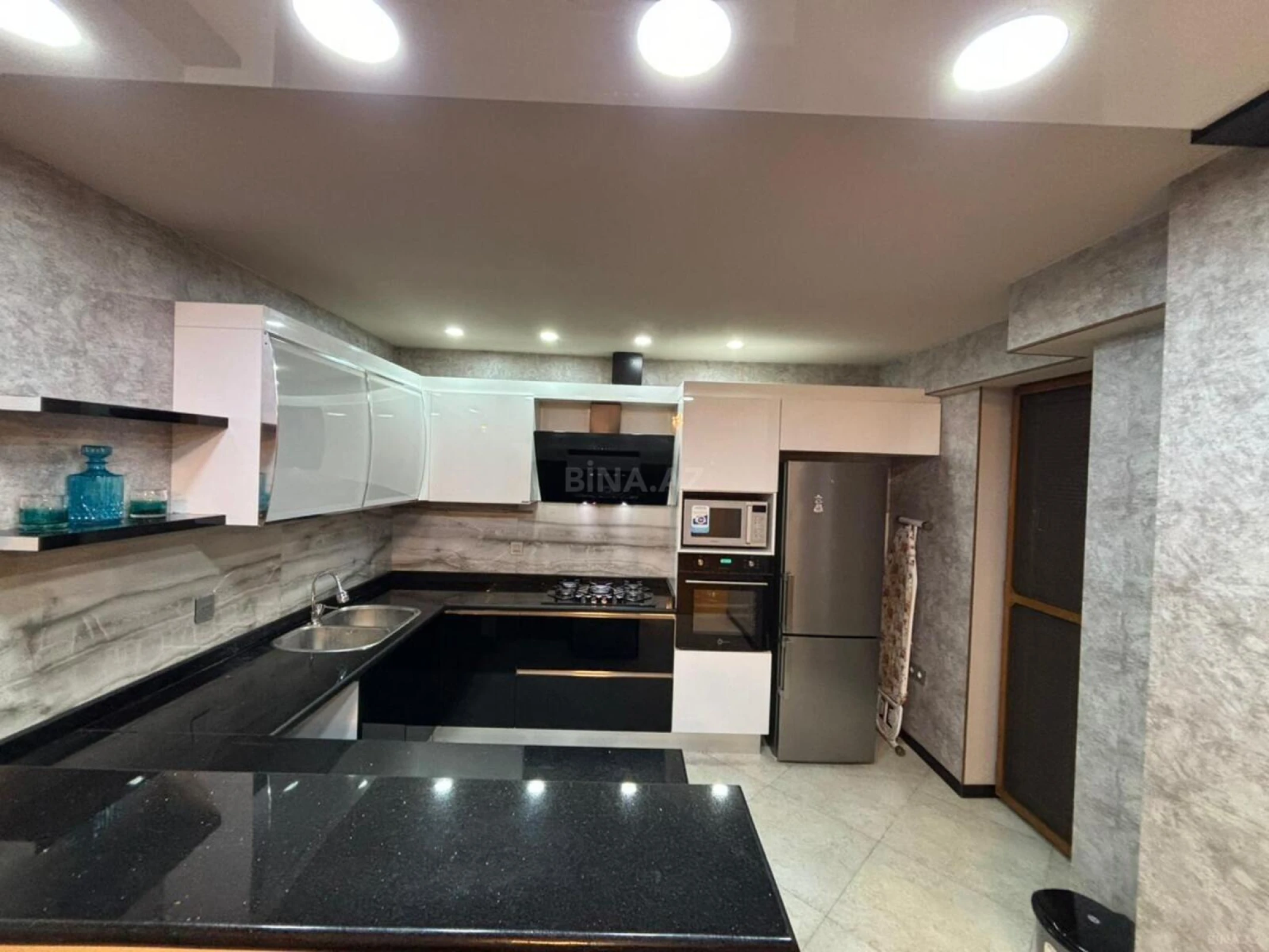 Kirayə verilir 3 otaqlı mənzil 119 m²