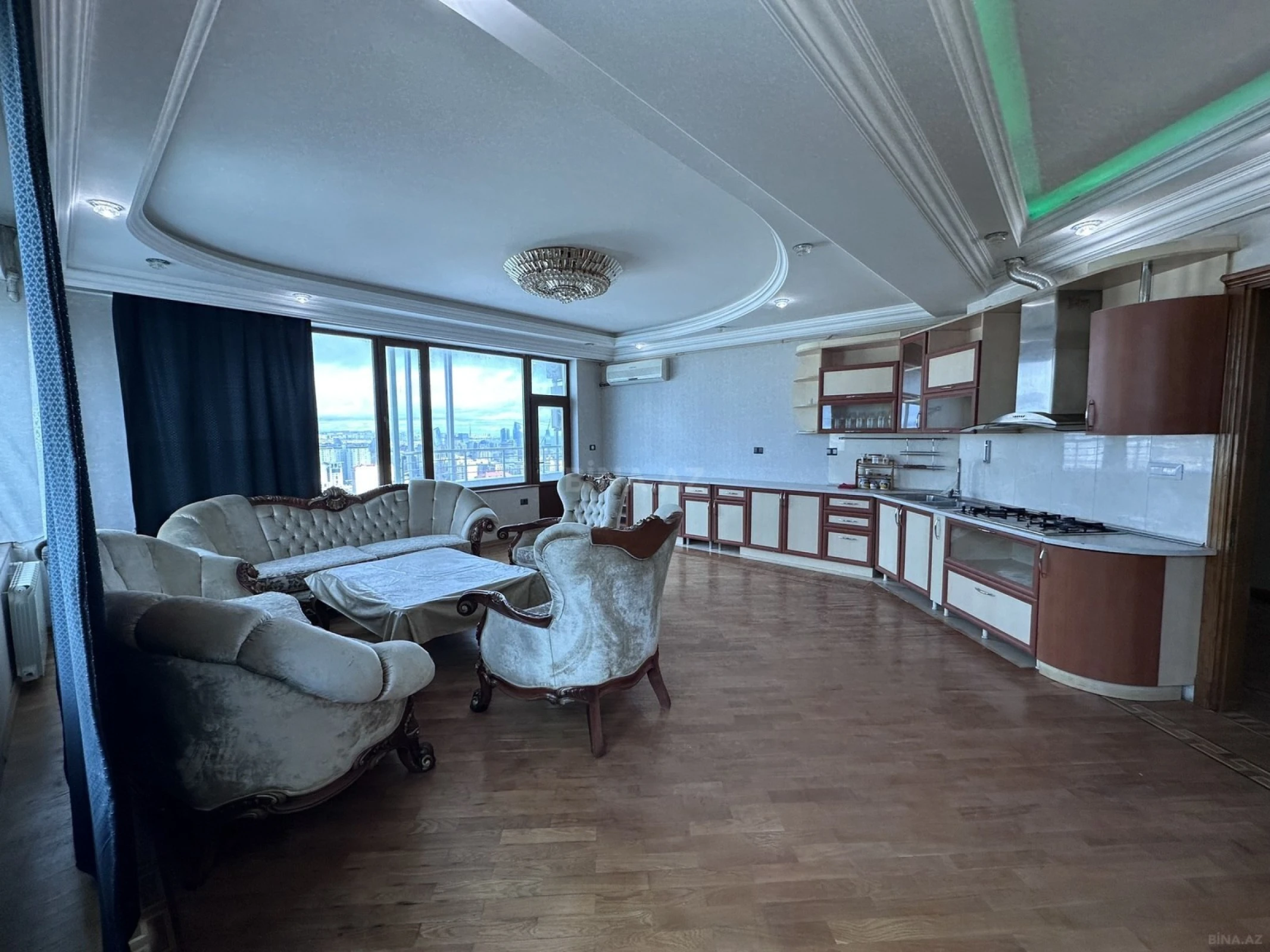 Satılır 3 otaqlı mənzil 232 m²