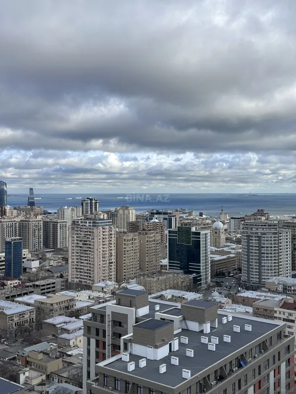 Satılır 3 otaqlı mənzil 232 m²