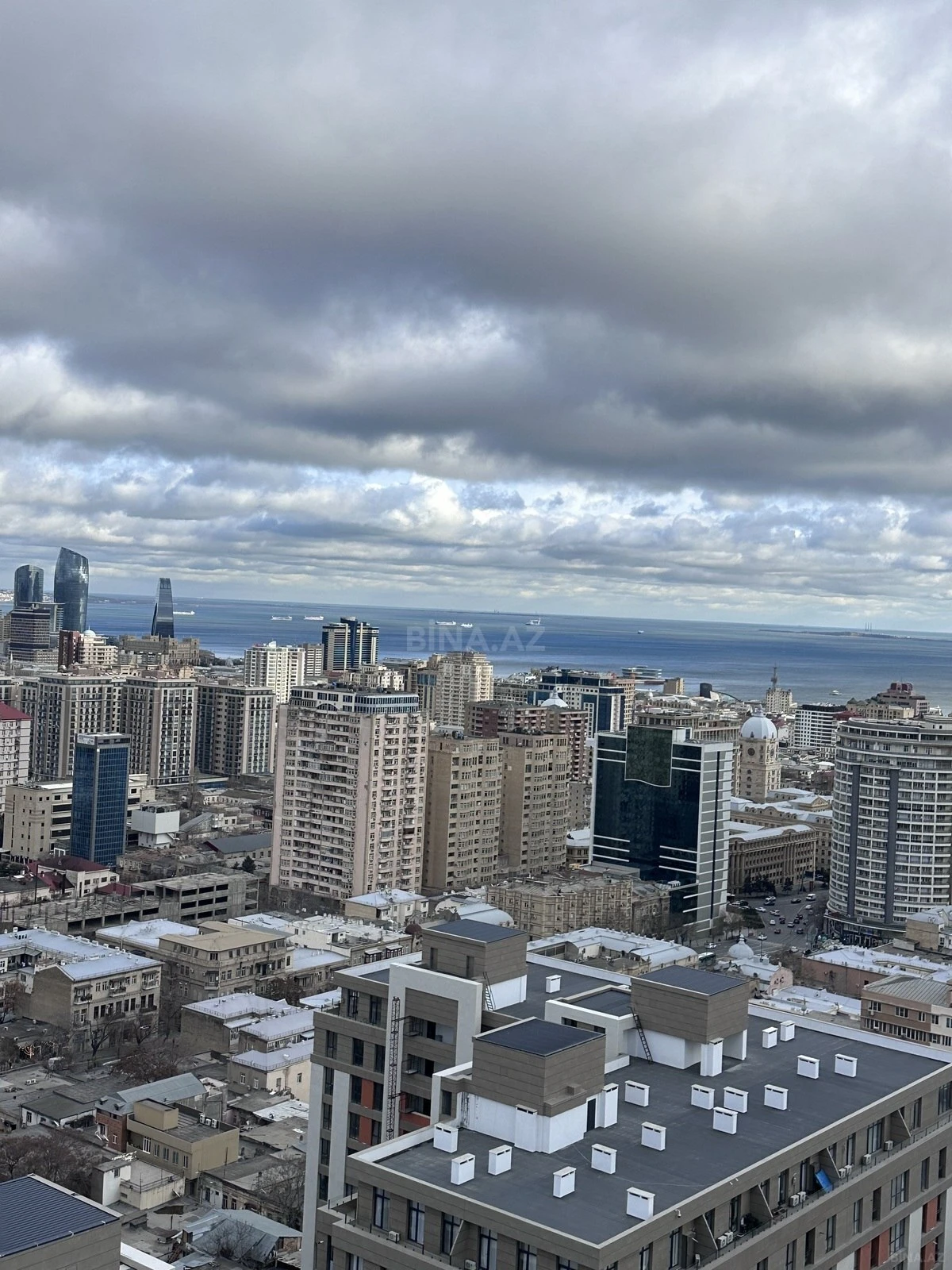 Satılır 3 otaqlı mənzil 232 m²