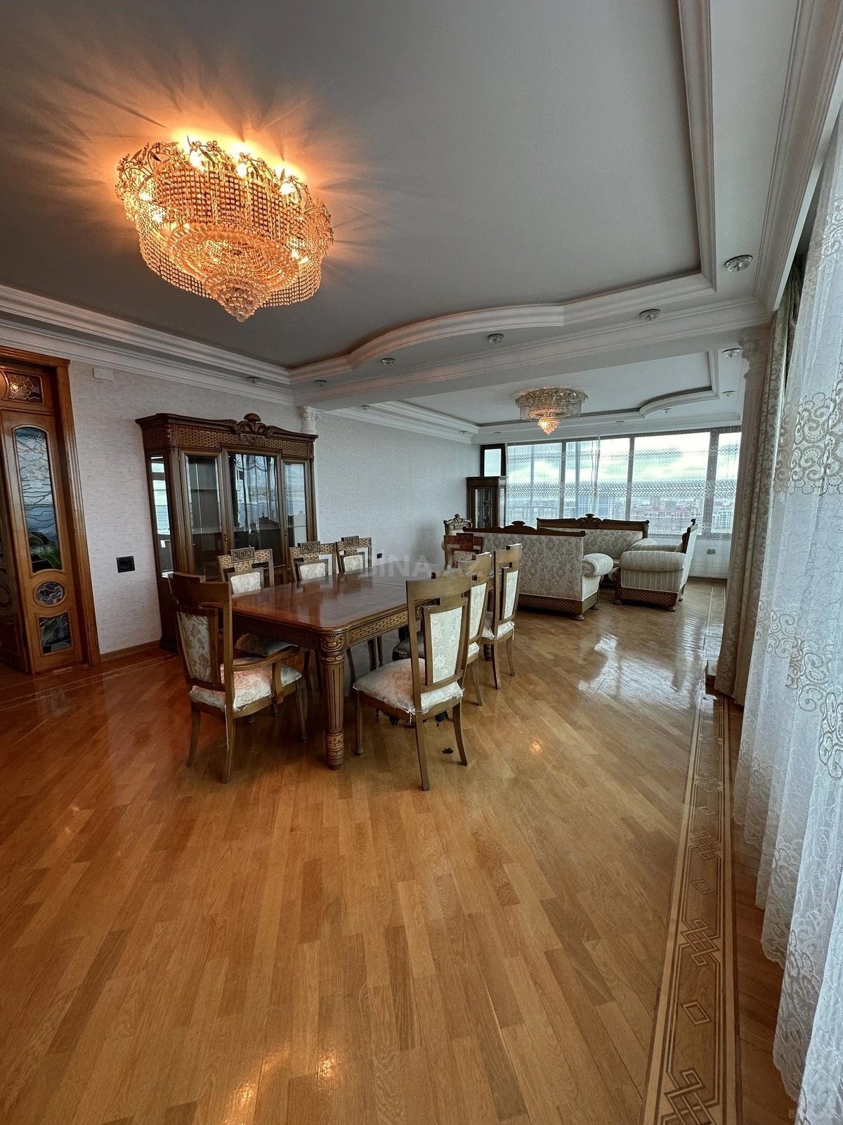 Satılır 3 otaqlı mənzil 232 m²