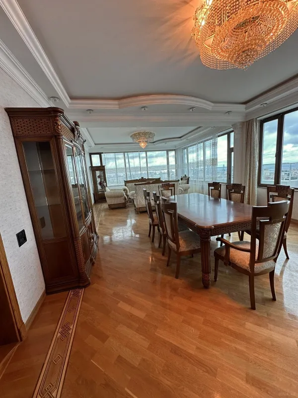 Satılır 3 otaqlı mənzil 232 m²