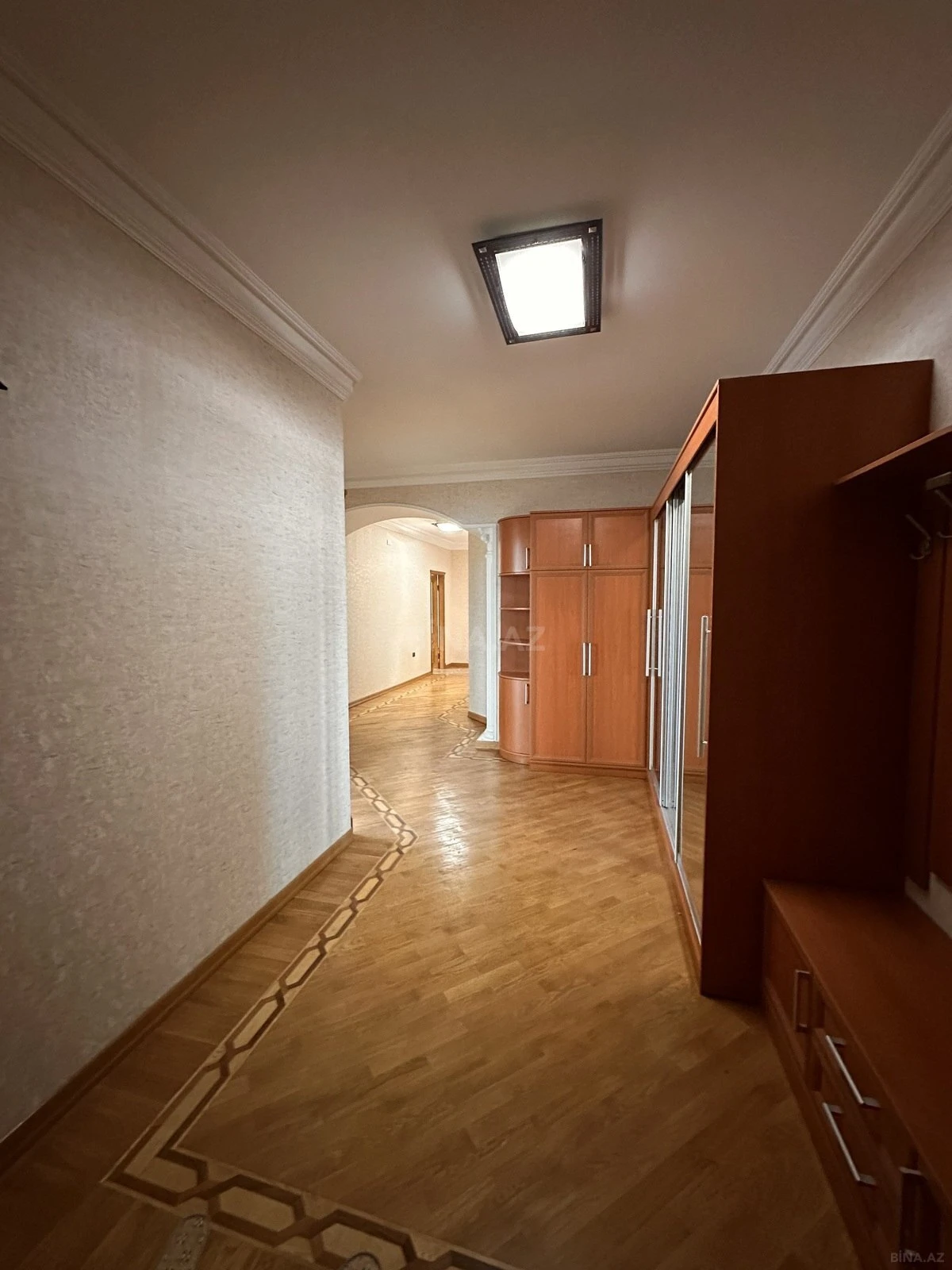 Satılır 3 otaqlı mənzil 232 m²