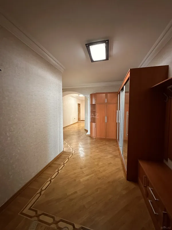 Satılır 3 otaqlı mənzil 232 m²