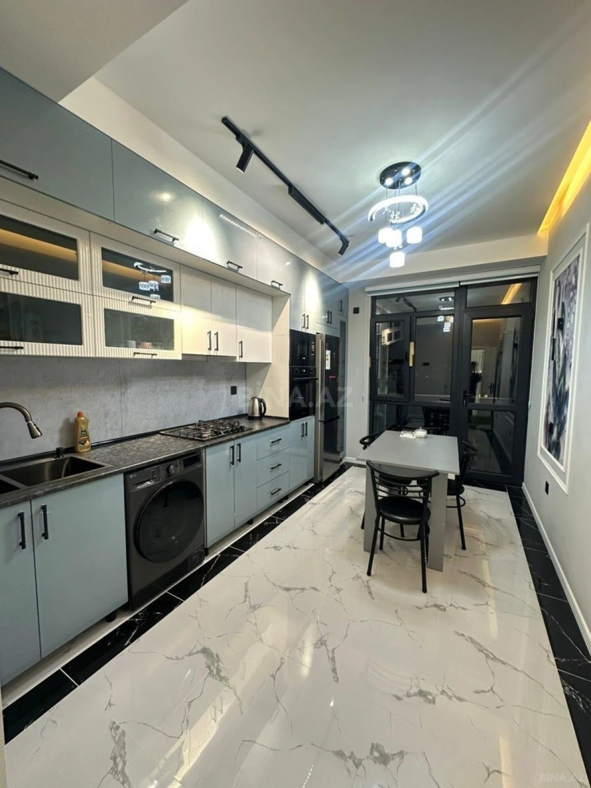 Kirayə verilir 3 otaqlı mənzil 122 m²